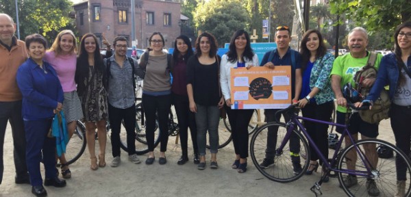 Ministra junto a ciclistas