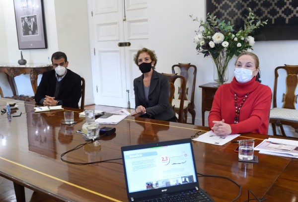 Primera Dama Cecilia Morel y Ministra Gloria Hutt en reunión con alcaldes de Chile por Tarifa Adulto Mayor
