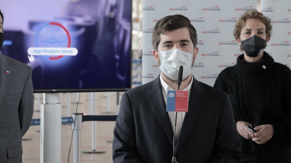 Mart铆n Mackenna en lanzamiento de la app Pasajero A茅reo