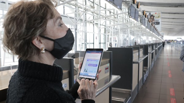 Ministra Hutt en lanzamiento de la app Pasajero A茅reo