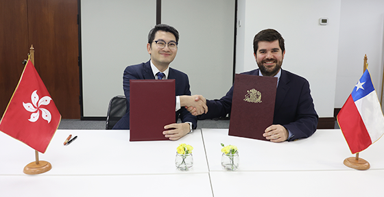Chile y Hong Kong firman acuerdo para ampliar vuelos comerciales entre ambos territorios