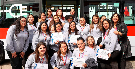 Red Movilidad consolida la participación de mujeres conductoras en el transporte público con nuevas graduadas en Puente Alto